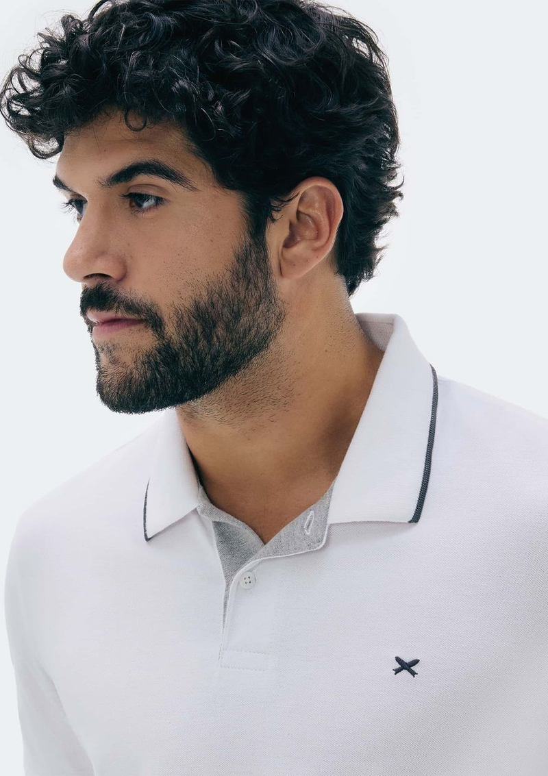 Camisa polo básica masculina em piquet com bordado -